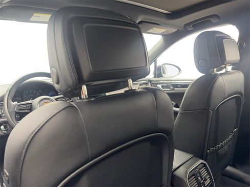 Used 2023 Porsche Macan image 34