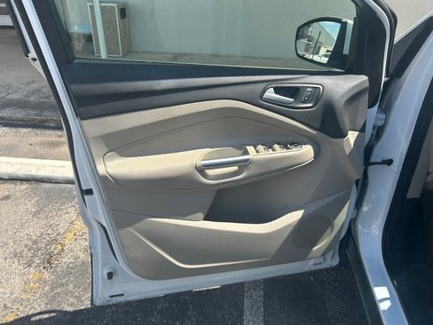 Used 2016 Ford Escape SE FWD image 17