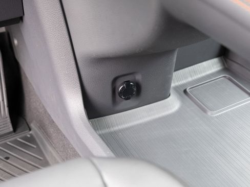 Used 2024 Toyota Sienna XSE image 6