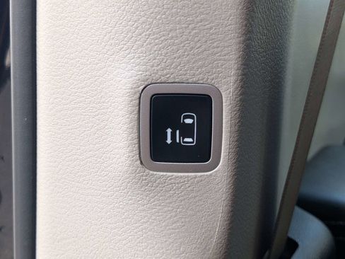 Used 2023 Chrysler Voyager LX FWD image 22