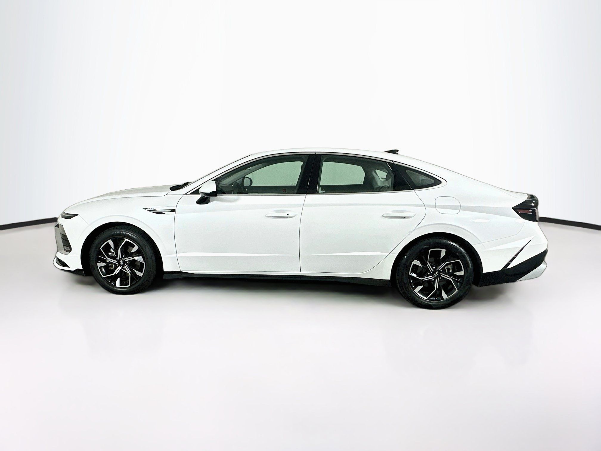 Used 2025 Hyundai Sonata SEL FWD image 4