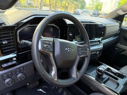 Used 2023 Chevrolet Silverado 1500 ZR2 w/ Technology Package AWD/4WD image 10