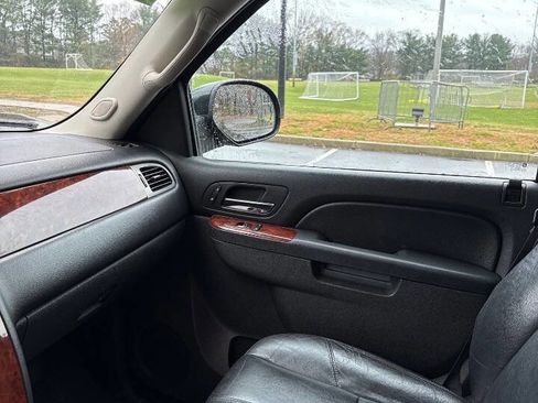 Used 2013 Chevrolet Suburban LT w/ Luxury Package image 12