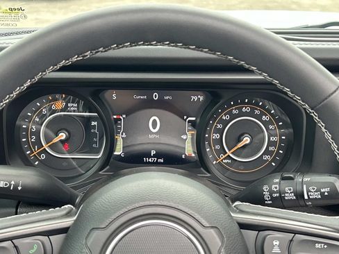 Used 2025 Jeep Wrangler Unlimited Rubicon w/ Safety Group AWD/4WD image 22