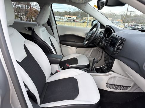 Used 2018 Jeep Compass Latitude w/ Popular Equipment Group image 28