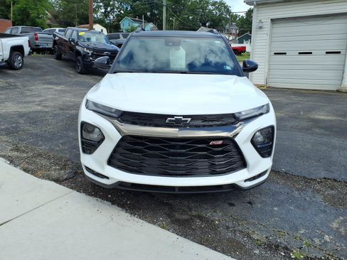 Used 2023 Chevrolet TrailBlazer RS w/ Convenience Package FWD image 2