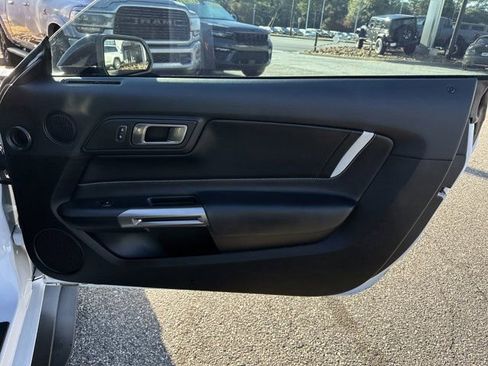 Used 2022 Ford Mustang Shelby GT500 w/ Carbon Fiber Track Pack image 16