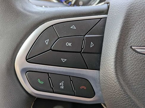 Used 2024 Chrysler Pacifica Touring-L FWD image 27