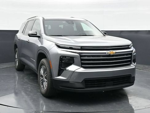 Used 2024 Chevrolet Traverse LT FWD image 4