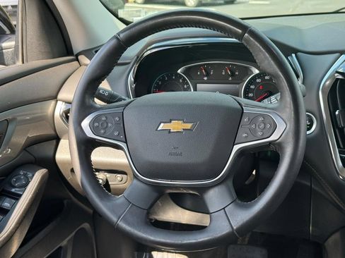 Used 2021 Chevrolet Traverse LT FWD image 18