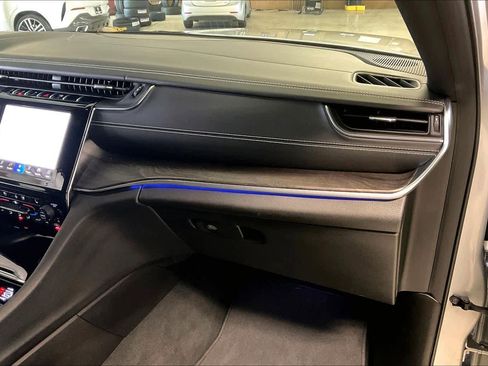 Used 2022 Jeep Grand Cherokee Overland image 18