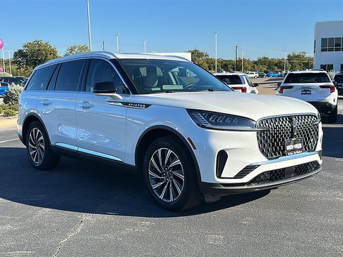 Used 2025 Lincoln Aviator 2WD image 10