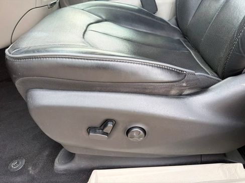 Used 2019 Chrysler Pacifica Limited FWD image 13