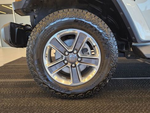 Used 2019 Jeep Wrangler Unlimited Sahara w/ Uconnect 4C Nav & Sound Group image 12