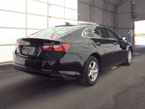 Used 2018 Chevrolet Malibu LS FWD image 4