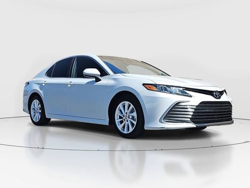 Certified 2024 Toyota Camry LE image 3