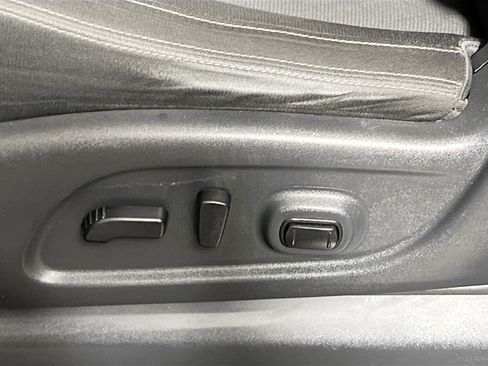 Used 2018 Nissan Titan SV w/ SV Convenience Package image 15