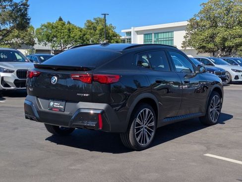 Used 2025 BMW X2 xDrive28i image 2