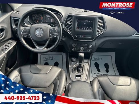 Used 2019 Jeep Cherokee Latitude Plus w/ Comfort/Convenience Group AWD/4WD image 25