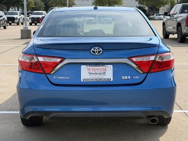 Used 2017 Toyota Camry SE w/ Moonroof Package FWD image 5