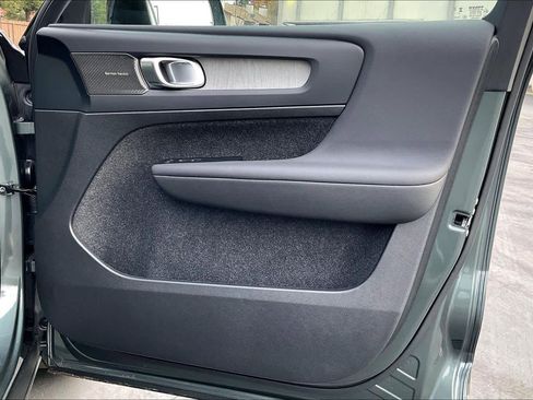 New 2026 Volvo XC40 B5 Ultra w/ Protection Package Premier image 30