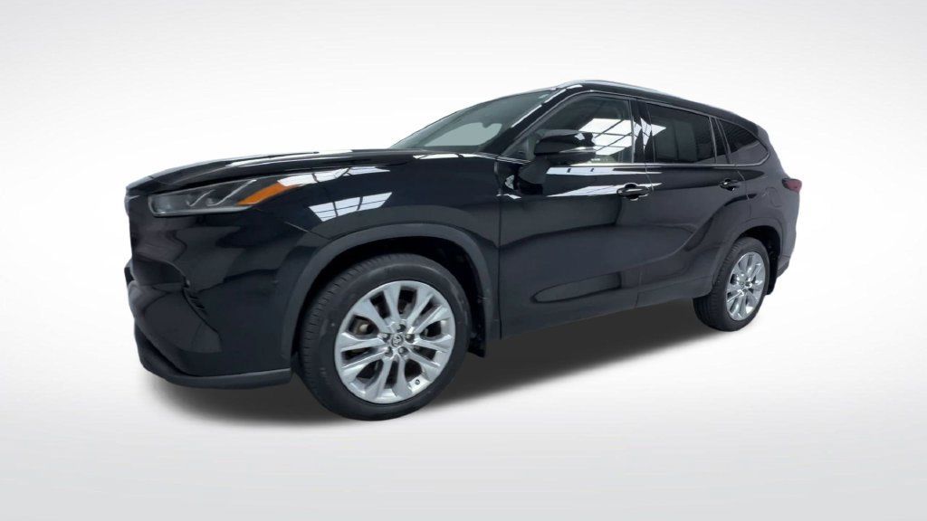 Certified 2024 Toyota Highlander Limited AWD/4WD image 2