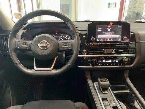 Used 2022 Nissan Pathfinder SV FWD image 11