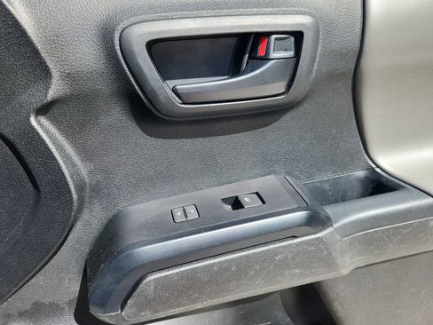 Used 2021 Toyota Tacoma SR AWD/4WD image 15