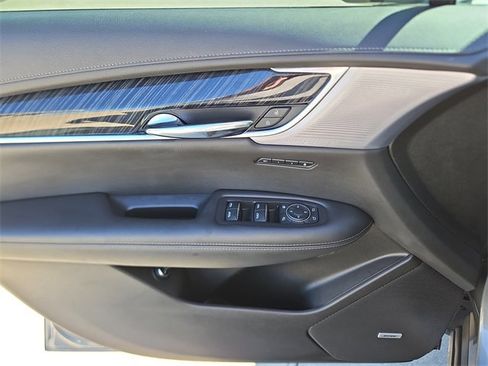 Used 2023 Cadillac XT6 Premium Luxury w/ Technology Package image 18