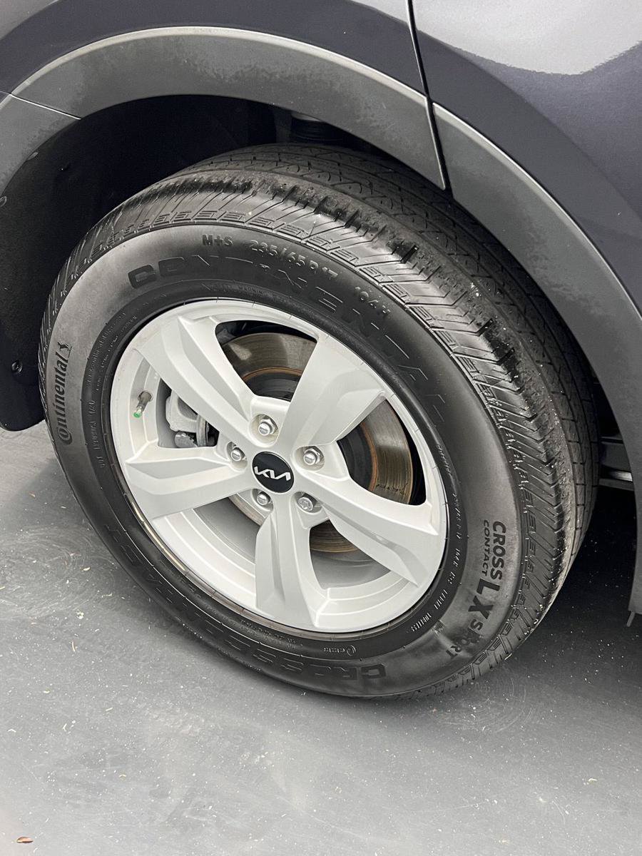 Used 2025 Kia Sorento LX FWD image 38