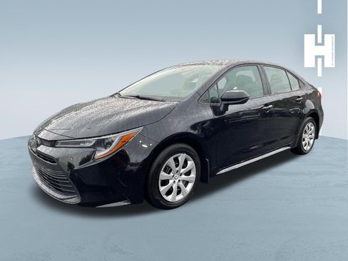 Used 2024 Toyota Corolla LE FWD image 3