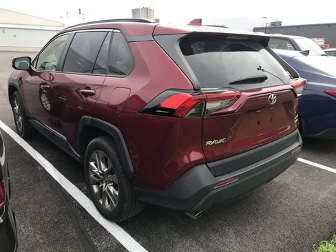 Used 2021 Toyota RAV4 XLE Premium AWD/4WD image 4