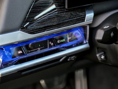 Used 2025 BMW 760i xDrive w/ Executive Package image 18