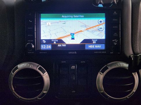 Used 2018 Jeep Wrangler Unlimited Rubicon w/ Connectivity Group AWD/4WD image 16