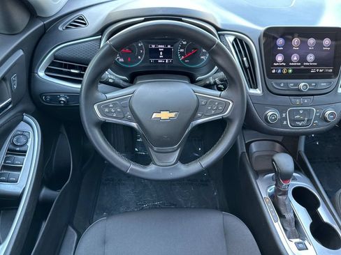 Used 2025 Chevrolet Malibu RS FWD image 13