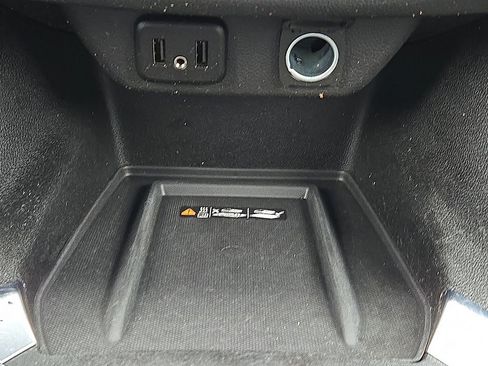 Used 2023 Chevrolet Traverse LT image 30