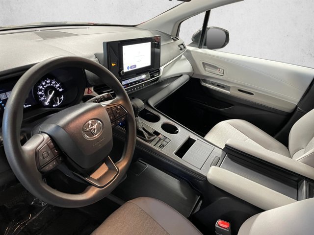 Used 2026 Toyota Sienna LE FWD image 10