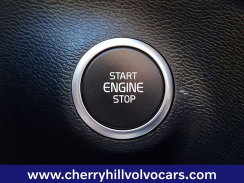 Certified 2025 Volvo XC40 B5 Plus image 24