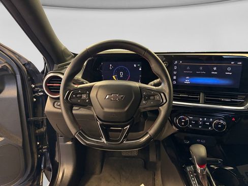 Used 2025 Chevrolet Trax RS w/ Sunroof Package FWD image 14