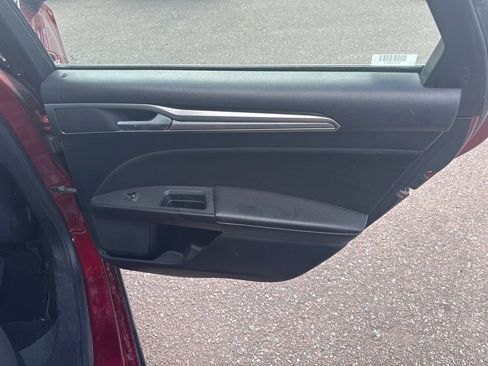 Used 2019 Ford Fusion SE FWD image 15