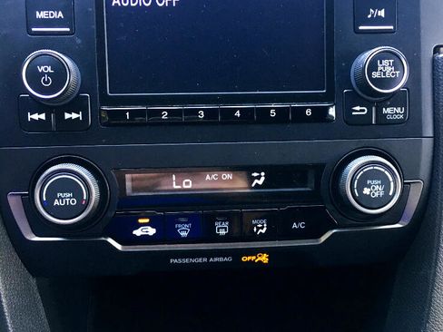 Used 2018 Honda Civic Sport image 24