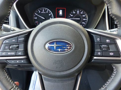 Used 2023 Subaru Ascent Premium w/ Convenience Package AWD/4WD image 17
