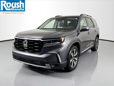 Certified 2025 Honda Pilot Touring image 1