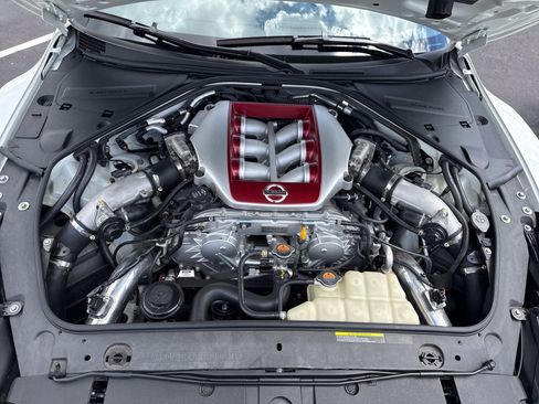 Used 2021 Nissan GT-R Premium AWD/4WD image 9