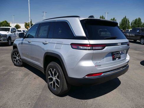 New 2025 Jeep Grand Cherokee Limited image 18