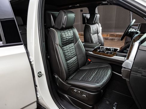 Used 2025 Cadillac Escalade ESV Sport Platinum image 31