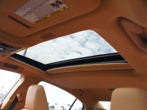 Used 2025 Lexus ES 350 w/ Premium Package image 6