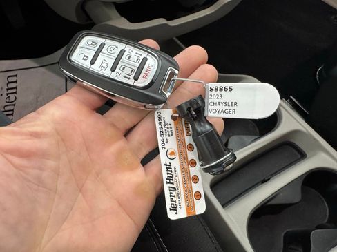 Used 2023 Chrysler Voyager LX FWD image 3