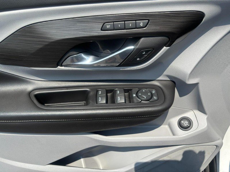 Used 2023 GMC Terrain SLT FWD image 10