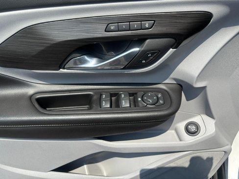 Used 2023 GMC Terrain SLT FWD image 10